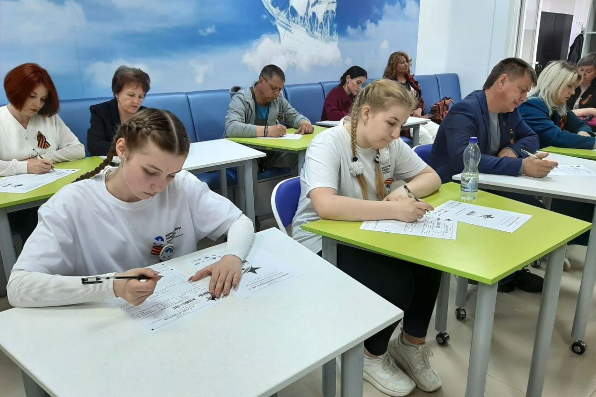 Сегодня саратовцы пишут Диктант Победы